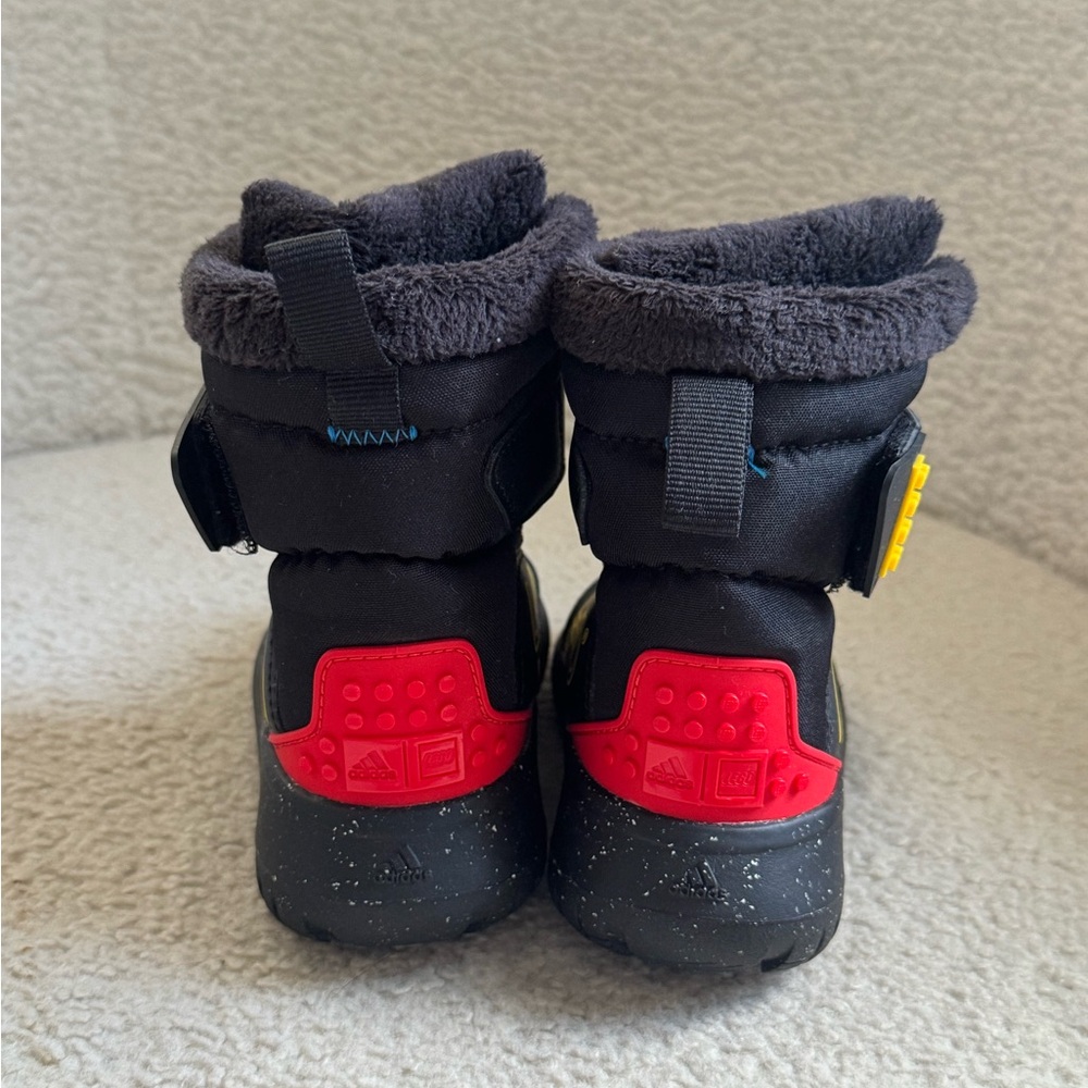 Adidas x LEGO - Winterplay Boots Black / Yellow / Red 6K Boys NEW - Picture 3 of 6